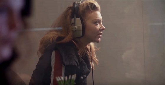 Natalie Dormerová při nahrávání dabingu pro hru Mass Effect: Andromeda