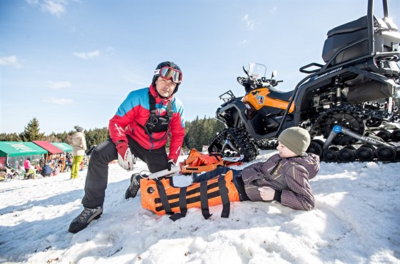 Denn� �e�í horská slu�ba na �umavském Zadov� b�hem zimní sezony v pr�m�ru t�i...