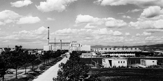 Pohled na elektrárnu A-1 v Jaslovských Bohunicích před zahájením stavby dalších...