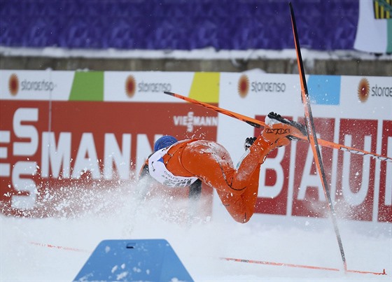 Venezuelský bec na lyích Adrian Solano v kvalifikaci sprintu na mistrovství...