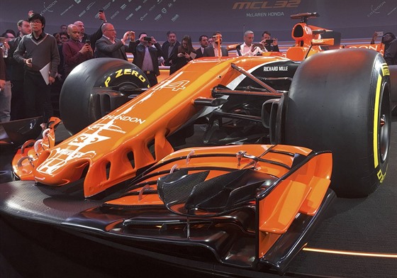 Tým McLaren pedstavuje monopost formule 1 pro sezonu 2017.