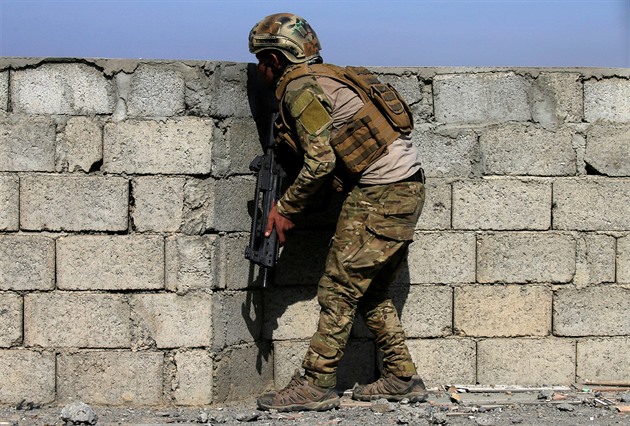 Klíčový most v Mosulu je v rukách irácké armády, pošle přes něj posily