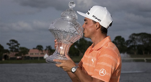Golfista Fowler se po turnajovém triumfu vrátil do elitní desítky