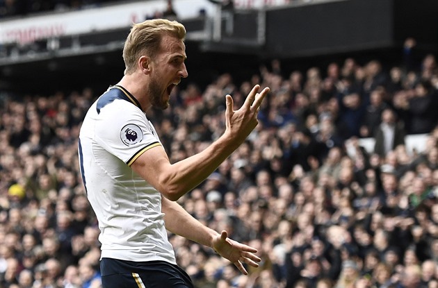 Kane dal hattrick za poločas, Tottenham doma rozdrtil Stoke a je druhý