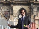 Roger Federer pi setkání s fanouky na Staromstském námstí v Praze.