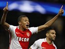 Kylian Mbappé oslavuje dleitý druhý gól Monaka na hiti Manchesteru City.