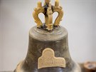 Zvon pro Svatého otce bude zdobit pee pipomínající 175. výroí pivovaru.