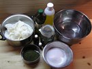 Z ingrediencí jsou na výrobu mýdla (i amponu) poteba oleje, tuky, voda,...