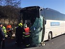 V Kbelsk� ulici v Praze se srazila dv� n�kladn� auta a linkov� autobus s...