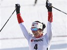 Marit Björgenová slaví titul mistryn svta ve skiatlonu.