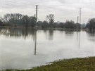 Voda z Orlice se rozlila na záplavové louky mezi Týnitm a Albrechticemi nad...