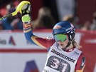 Americká lyaka Mikaela Shiffrinová v cíli slalomu v kombinaci v Crans Montan
