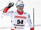 Norská hvzda Marit Björgenová slaví triumf na desetikilometrové trati...