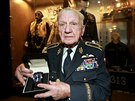 Generl Emil Boek slavil 94.narozeniny. Dostal speciln hodinky.
