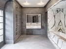 Barevnost a styl koupelny navozuje moderní romantickou atmosféru.