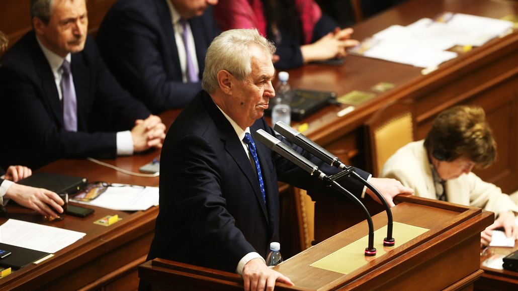 Prezident Milo� Zeman hovo�í p�ed poslanci ve Sn�movn� (21.2.2017)