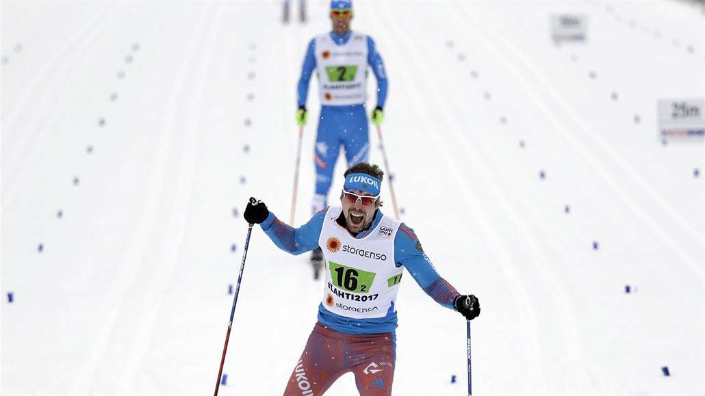 Ruští běžci na lyžích už mířili pro bronz, nakonec slaví světové zlato -  iDNES.cz