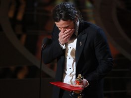 Casey Affleck přebírá Oscara za nejlepší mužský herecký výkon v hlavní roli za...
