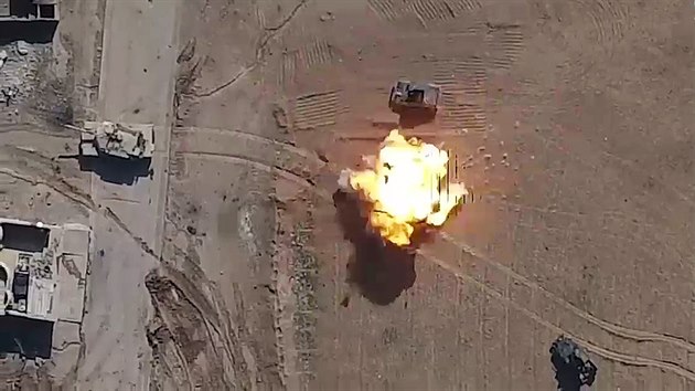 Dron IS zniil pancovan vozidlo irck armdy (25. nora 2017)