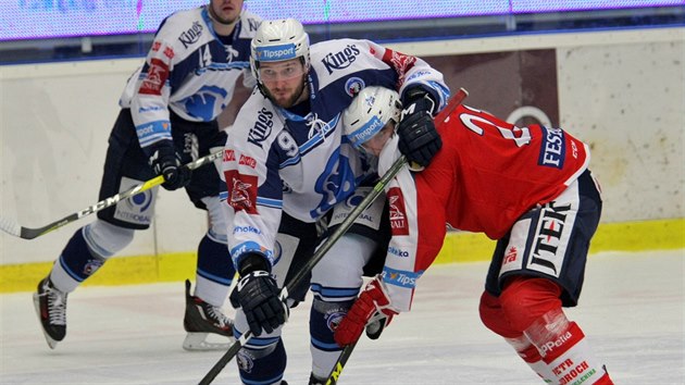 Momentka z duelu Plze (bl) vs. Pardubice.