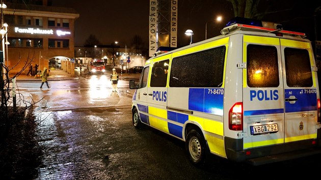Policie musela v pondl veer zasahovat ve tvrti Rinkeby (20. nora 2017)