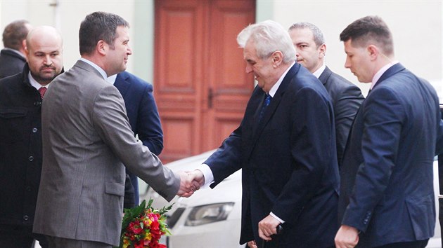 Předseda Poslanecké sněmovny Jan Hamáček přivítal na půdě dolní komory Parlamentu prezidenta Miloše Zemana. (21. února 2017)