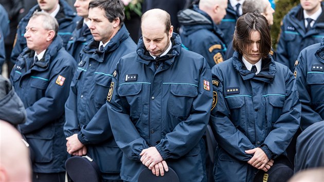 Stovky hasičů z Prahy i středních Čech přijely na pohřeb jejich kolegy Jana Odermatta, který zemřel minulý týden při zásahu ve Zvoli. (23. února 2017)