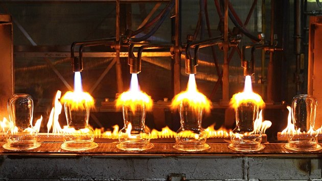 Sklárny Crystalite Bohemia ve Světlé nad Sázavou spustily výrobu na dvou nových linkách. Produkce se zdvojnásobila, denně se tu vyrobí 150 tisíc nejrůznějších sklenic. (2017)