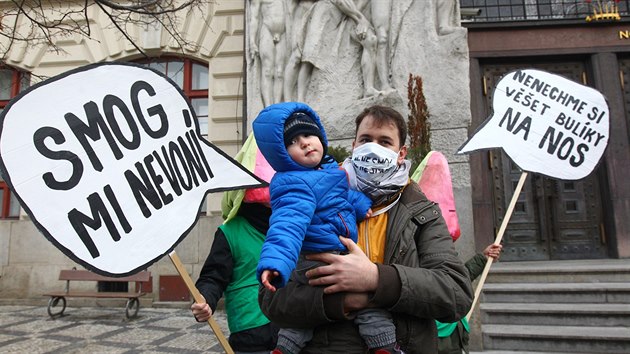 Lid ped magistrtem protestuj proti smogu (23.2.2017).