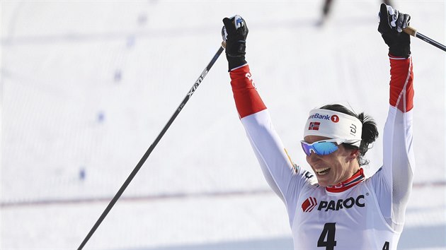 Marit Bjrgenov slav titul mistryn svta ve skiatlonu.