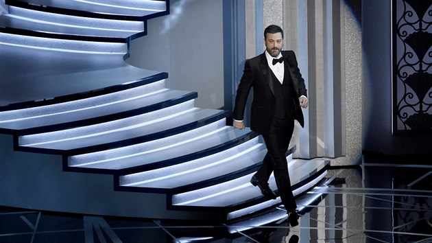 Oscarovým večerem provázel v roce 2017 moderátor a bavič Jimmy Kimmel.