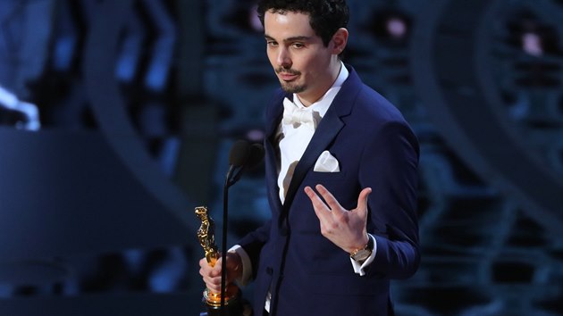 Cenu za režii udělila Americká filmová akademie Damienu Chazellovi za snímek La La Land. Ve dvaatřiceti letech je nejmladším držitelem (27. února 2017).