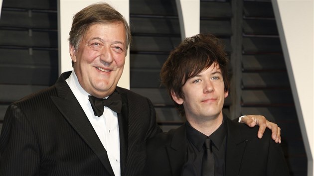 Stephen Fry a Elliott Spencer (Beverly Hills, 26. nora 2017)