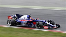 Nového krasavce stáje Red Bull prohání po testovací trati Daniil Kvjat.