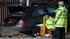 V jihovýchodním Londýn najelo auto do skupiny chodc, pt lidí bylo zranno...