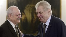Prezident Milo Zeman (vpravo) na Praském hrad pi spoleném obd s bývalým...