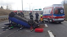 V p�evráceném vozidle u� na polském území z�stala �idi�ka. Hasi�i z �eského...