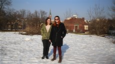 Starostka Sokola Milena Niplová (vlevo) a Nikola Seifrtová na míst�, kde má...