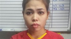 Zadrená Indonésanka Siti Aisyahová, která je podezelá z vrady Kim ong-nama...