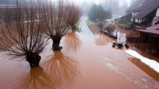 Zaplavená cyklostezka v Brodu u Kuksu (23.2.2017).