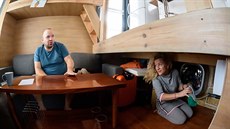 Pod zvý�enou kuchy�skou podlahou je pra�ka a úlo�ný prostor. Vedle malý...