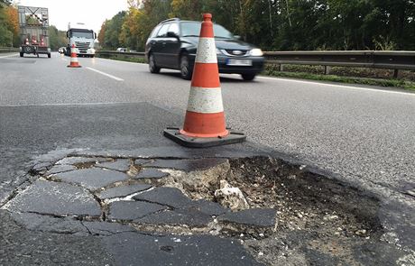 Na patné vozovce zpomalte, Náhrada kody se vymáhá celkem tce. Ilustraní foto