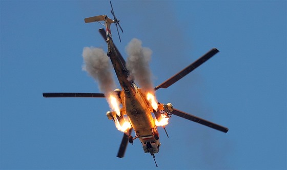Helikoptéra irácké armády v bojích v západním Mosulu (26. února 2017)