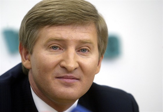 Ukrajinský oligarcha Rinat Achmetov na snímku z roku 2006