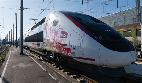 Vysokorychlostní TGV ve Francii zvládnou rychlost kolem 300 km/h | foto: SNCF