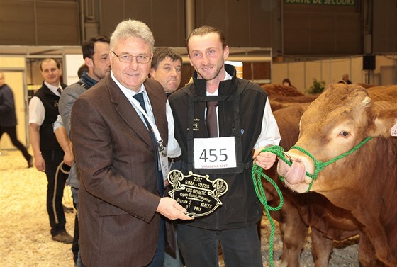 Josef Papáek mladí a pední francouzský odborník na chov limousin Jean-Luc...