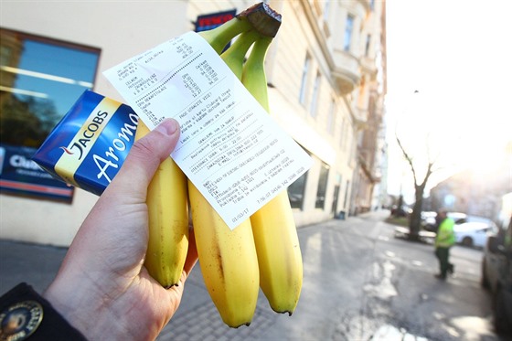 Účtenka ze supermarketu v pražských Vršovicích (1. března 2017)