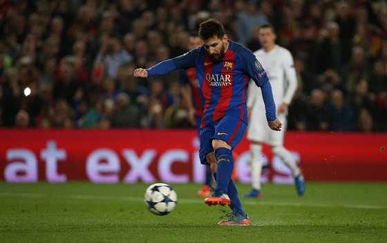 PROMNNÁ PENALTA. Lionel Messi vstelil z pokutového kopu tetí gól Barcelony...