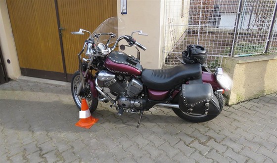 Motorkáka havarovala se strojem Yamaha XV Virago v obci Chocholatá Lhota na...