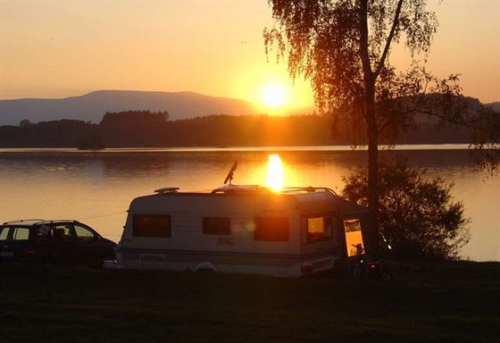 Camping Olina v blízkosti obce erná v Poumaví. Romantika na behu Lipna.